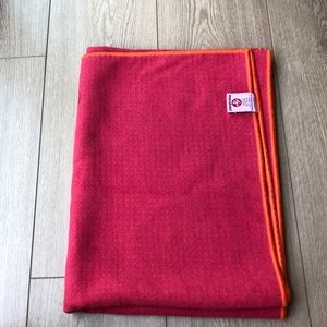 MANDUKA YOGI TOES HOT PINK MAT TOWEL
